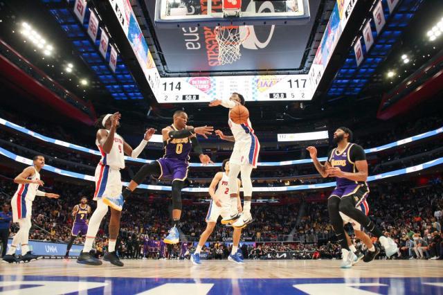 登录入口-詹皇遭逐成比赛转折点 末节逆转展现湖人赢球密码