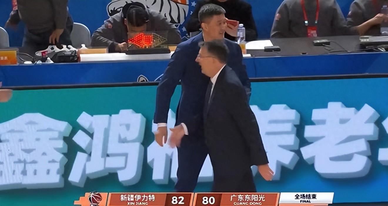 体育赛事-破案了！广东队为何遭新疆逆转？杜锋赛后暗批4人，道出输球原因